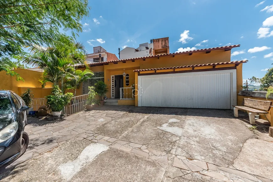 Foto 1 de Casa com 4 Quartos à venda, 344m² em Vila Assunção, Porto Alegre