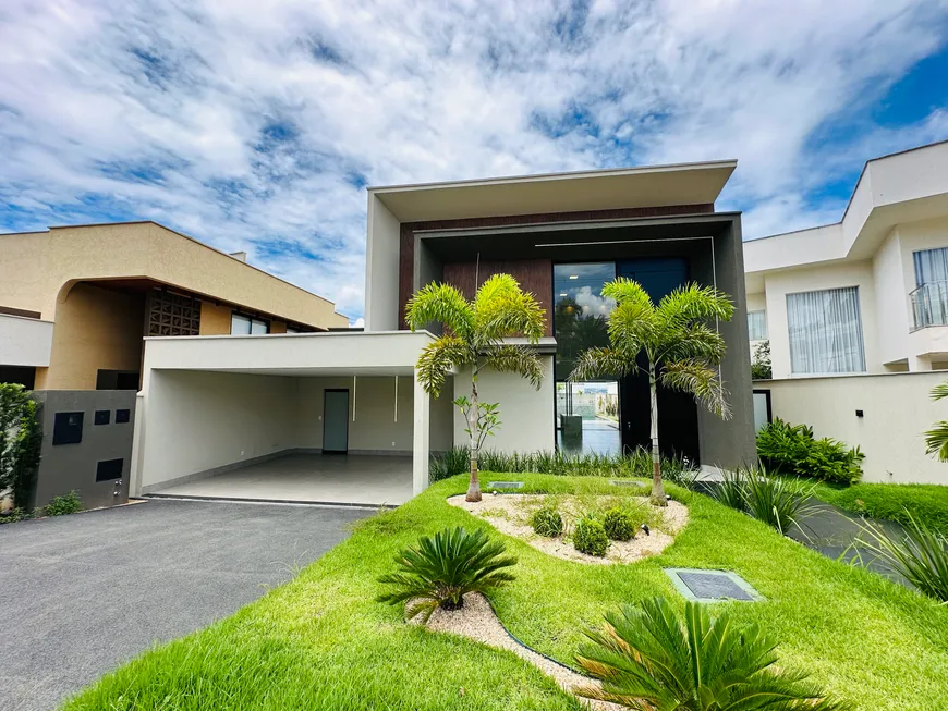 Foto 1 de Casa de Condomínio com 4 Quartos à venda, 225m² em Condomínio do Lago, Goiânia