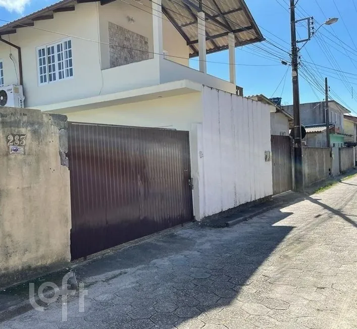 Foto 1 de Casa com 4 Quartos à venda, 200m² em Carianos, Florianópolis