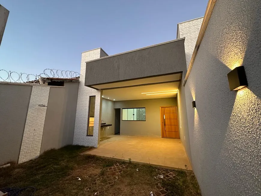Foto 1 de Casa com 3 Quartos à venda, 114m² em Setor Santos Dumont, Goiânia