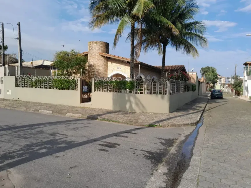 Foto 1 de Casa com 3 Quartos à venda, 580m² em Indaiá, Caraguatatuba