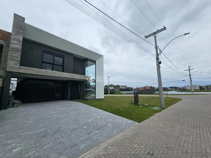 Foto 1 de Casa de Condomínio com 4 Quartos à venda, 300m² em Centro, Xangri-lá