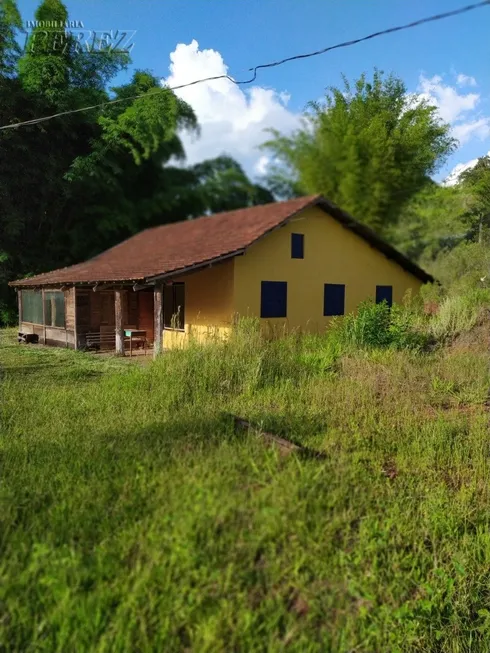 Foto 1 de Fazenda/Sítio com 3 Quartos à venda, 230m² em Sao Luiz, Londrina