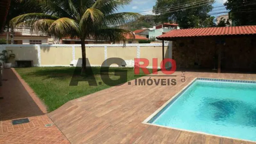 Foto 1 de Casa com 3 Quartos à venda, 180m² em  Vila Valqueire, Rio de Janeiro