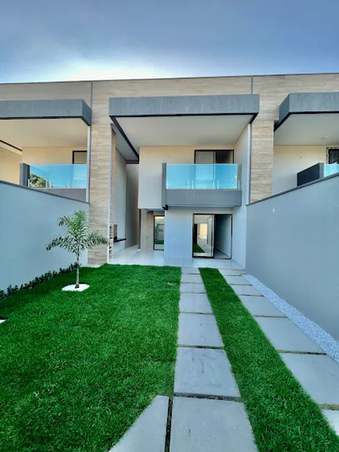 Foto 1 de Casa com 4 Quartos à venda, 158m² em Sapiranga, Fortaleza