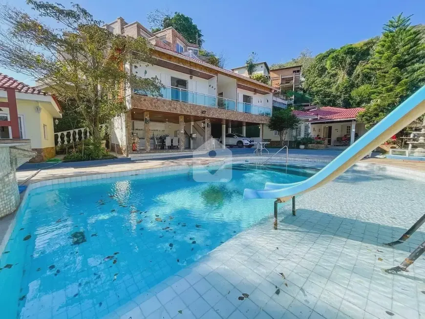 Foto 1 de Casa com 5 Quartos à venda, 1336m² em Bonsucesso, Petrópolis