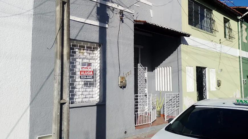 Foto 1 de Casa com 3 Quartos para alugar, 90m² em Centro, Fortaleza