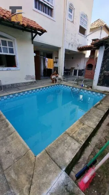 Foto 1 de Casa com 6 Quartos à venda, 260m² em Itaipu, Niterói