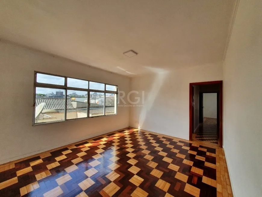 Foto 1 de Apartamento com 4 Quartos à venda, 94m² em Navegantes, Porto Alegre