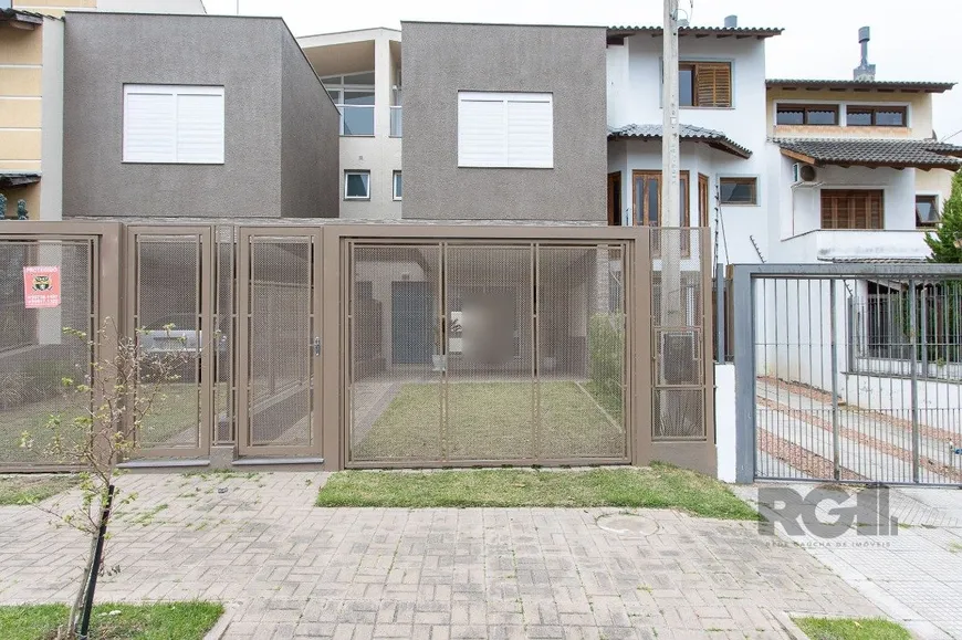 Foto 1 de Casa com 3 Quartos à venda, 170m² em Espiríto Santo, Porto Alegre