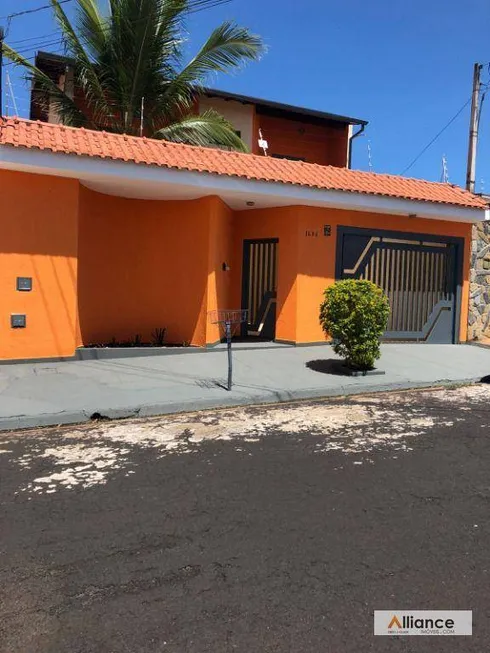 Foto 1 de Sobrado com 4 Quartos à venda, 208m² em Residencial e Comercial Palmares, Ribeirão Preto