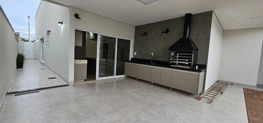 Foto 1 de Casa de Condomínio com 3 Quartos à venda, 220m² em Granada, Uberlândia