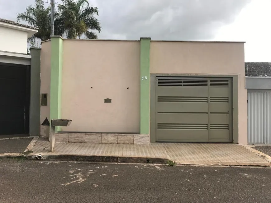 Foto 1 de Casa com 2 Quartos à venda, 117m² em Granada, Uberlândia