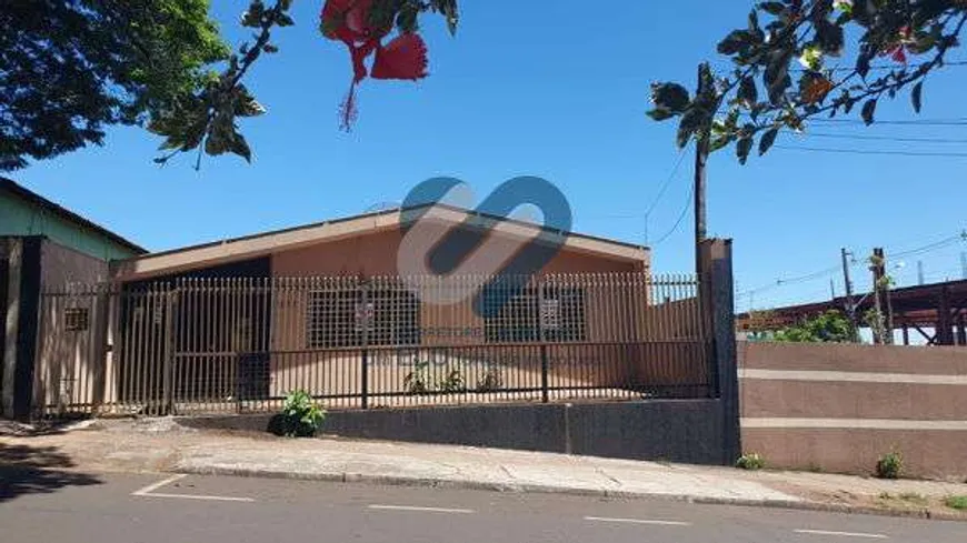 Foto 1 de Casa com 2 Quartos para venda ou aluguel, 220m² em Jacomo Violin, Londrina