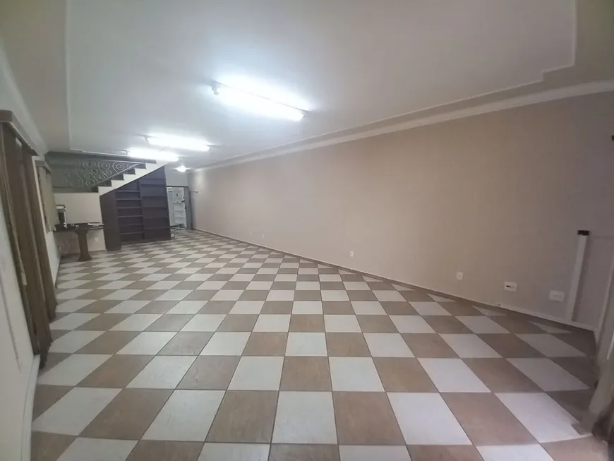 Foto 1 de Sobrado com 2 Quartos para alugar, 390m² em Jardim Guapituba, Mauá