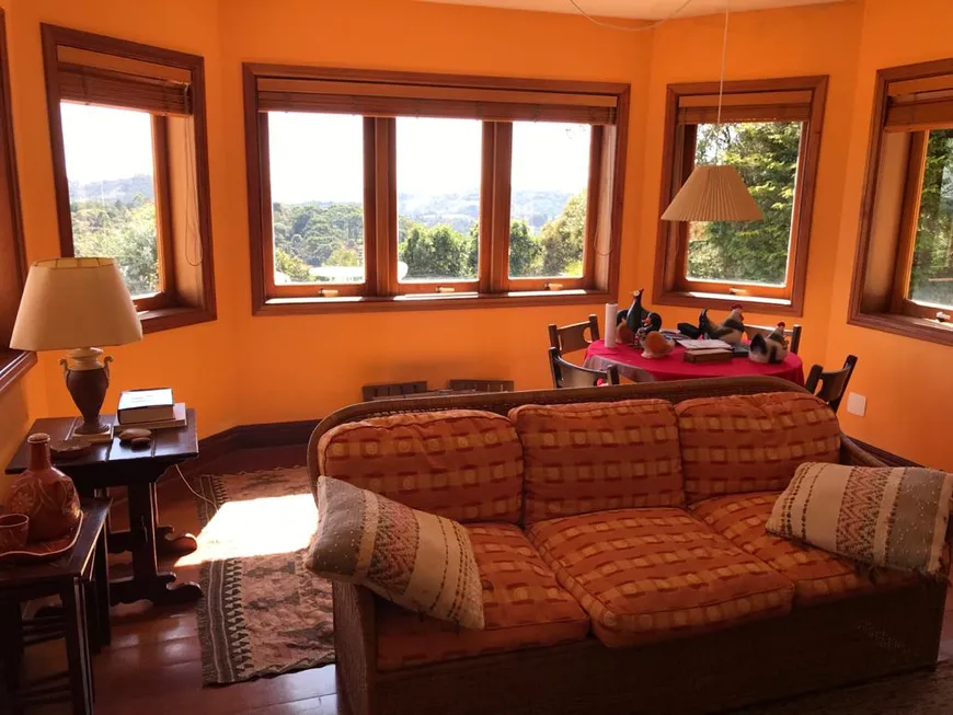 Foto 1 de Casa com 4 Quartos à venda, 350m² em Monte Verde, Camanducaia