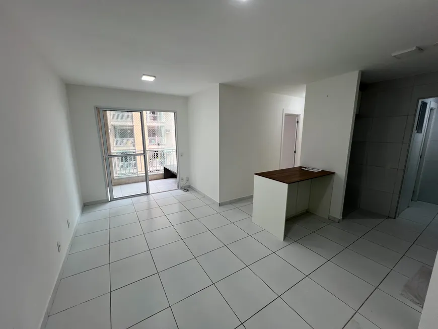 Foto 1 de Apartamento com 3 Quartos para alugar, 77m² em Calhau, São Luís