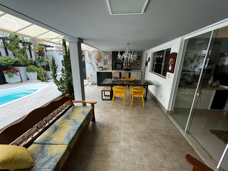 Foto 1 de Casa de Condomínio com 3 Quartos à venda, 192m² em Condominio Village Karaiba, Uberlândia