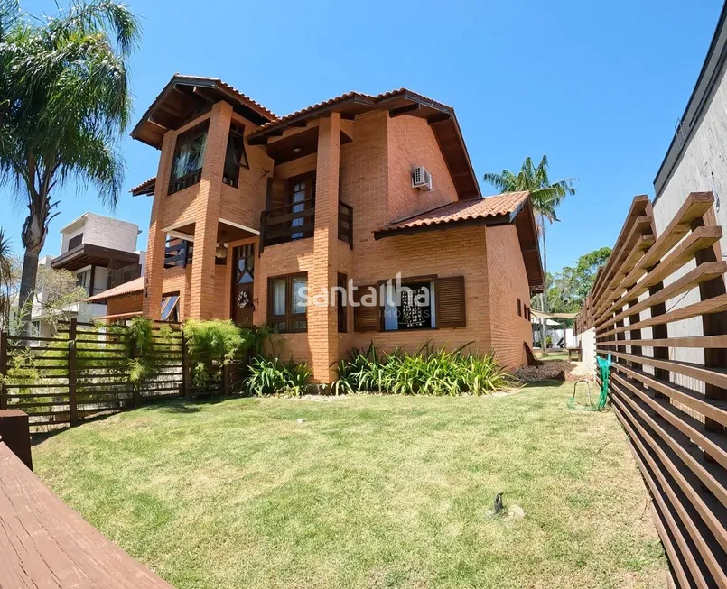 Foto 1 de Casa de Condomínio com 4 Quartos à venda, 230m² em Rio Tavares, Florianópolis