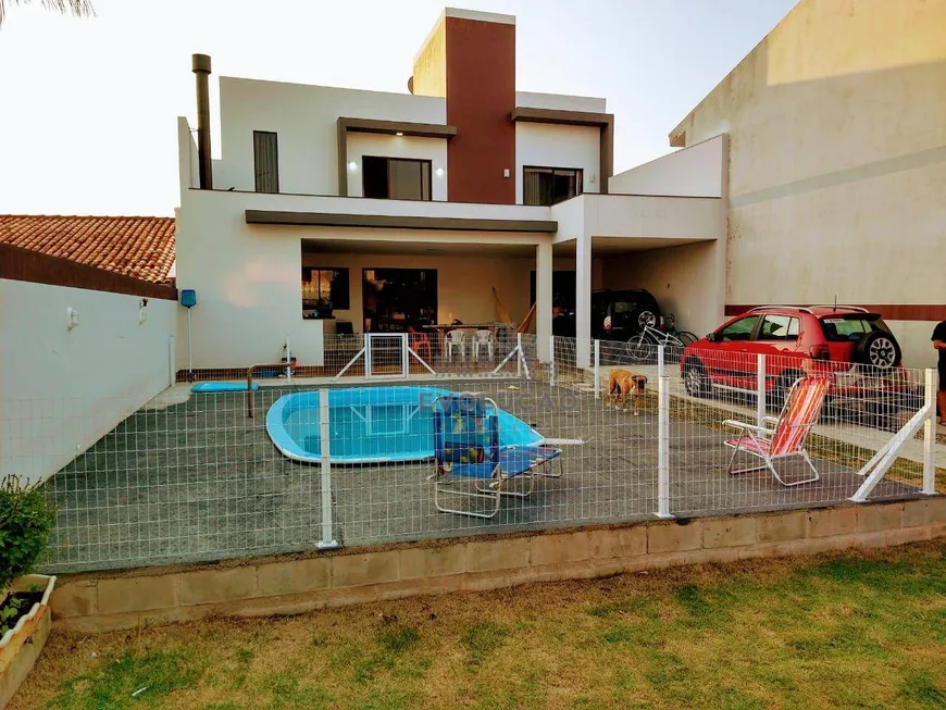 Foto 1 de Casa com 4 Quartos à venda, 220m² em Praia do Meio - Ens Brito, Palhoça