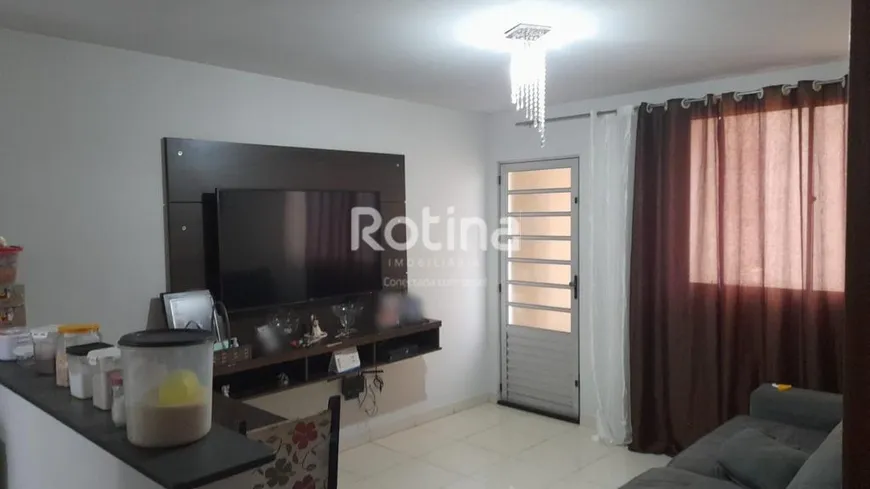 Foto 1 de Apartamento com 2 Quartos à venda, 47m² em Mansorur, Uberlândia