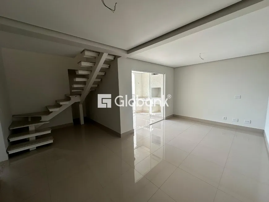 Foto 1 de Cobertura com 4 Quartos para alugar, 141m² em São José, Montes Claros