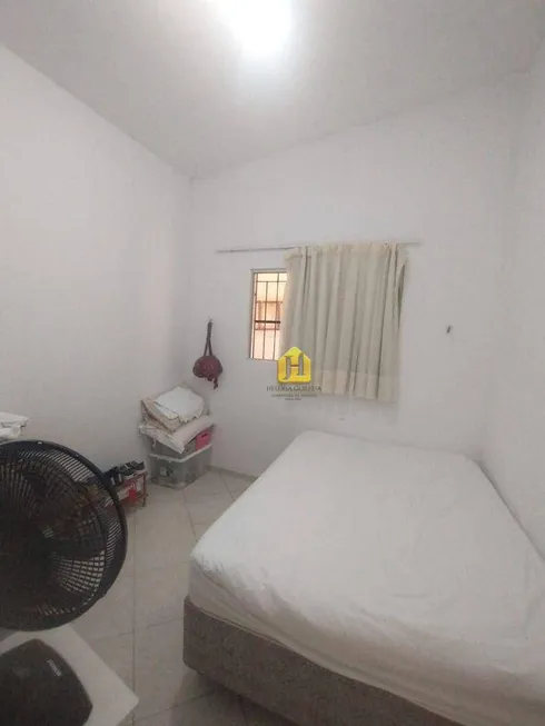 Foto 1 de Casa com 3 Quartos para alugar, 127m² em Candelária, Natal