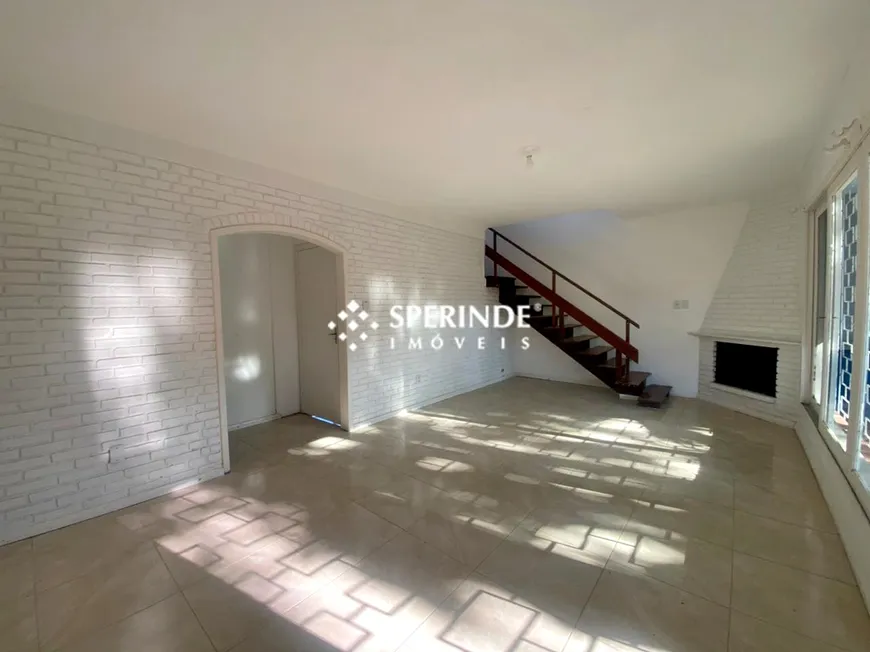 Foto 1 de Casa com 3 Quartos para alugar, 300m² em Vila Assunção, Porto Alegre