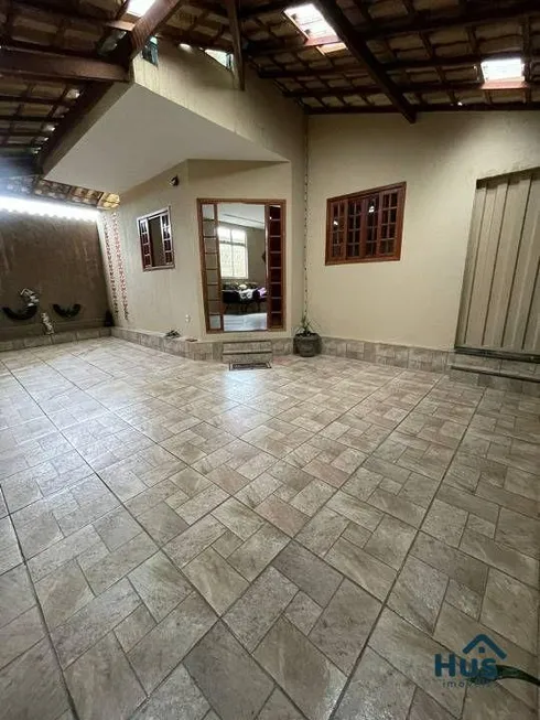 Foto 1 de Casa com 4 Quartos à venda, 227m² em Rio Branco, Belo Horizonte