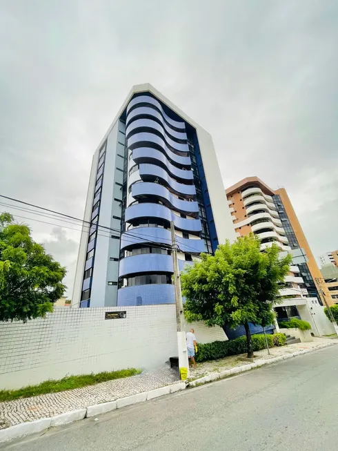 Foto 1 de Apartamento com 3 Quartos à venda, 260m² em Candelária, Natal