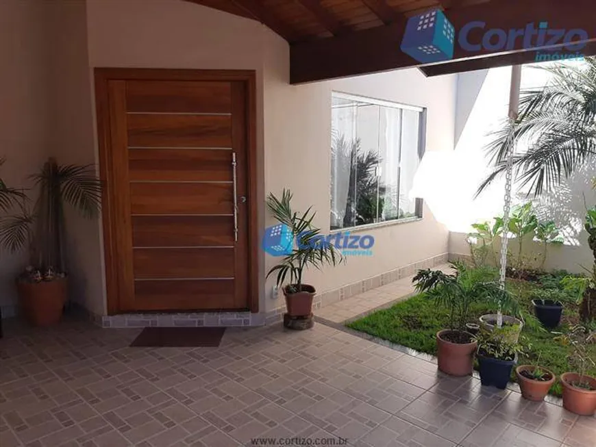 Foto 1 de Casa com 2 Quartos à venda, 170m² em Jardim Copacabana, Jundiaí