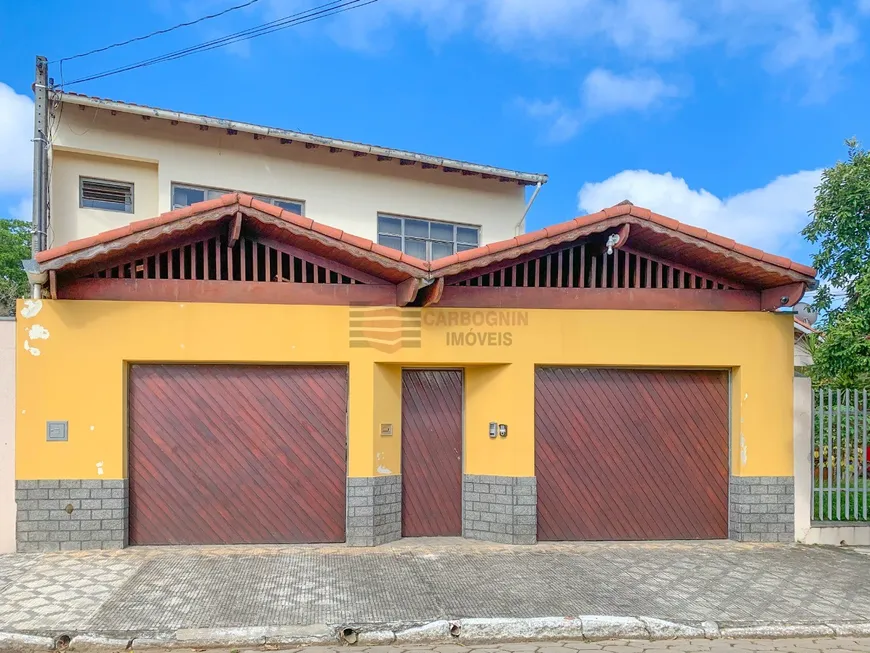 Foto 1 de Sobrado com 4 Quartos à venda, 304m² em Vila São João, Caçapava