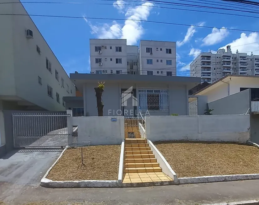 Foto 1 de Casa com 3 Quartos à venda, 130m² em Barreiros, São José