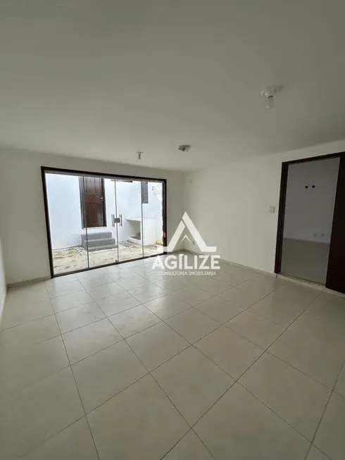 Foto 1 de Casa com 3 Quartos para alugar, 198m² em Costa Do Sol, Macaé