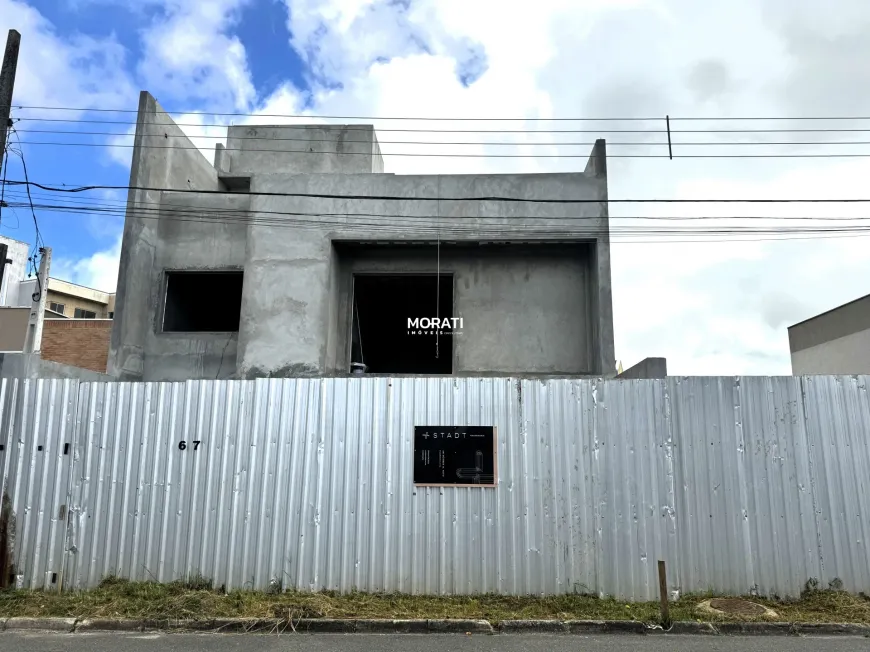 Foto 1 de Sobrado com 4 Quartos à venda, 370m² em Cruzeiro, São José dos Pinhais