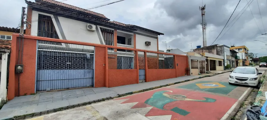 Foto 1 de Casa com 5 Quartos à venda, 360m² em Curió-utinga, Belém