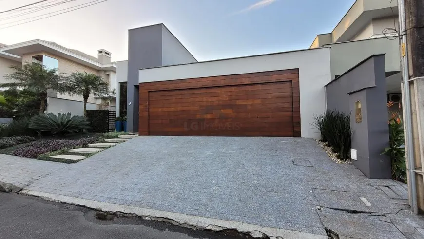 Foto 1 de Casa com 3 Quartos à venda, 221m² em Anita Garibaldi, Joinville