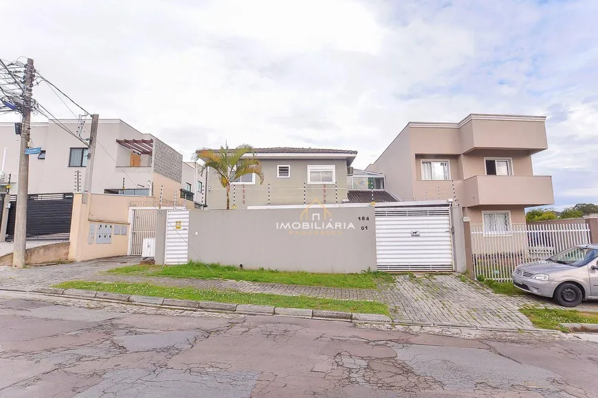 Foto 1 de Casa com 3 Quartos à venda, 135m² em Uberaba, Curitiba