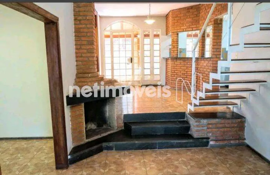 Foto 1 de Casa de Condomínio com 3 Quartos à venda, 240m² em Condomínio Retiro do Chalé, Brumadinho