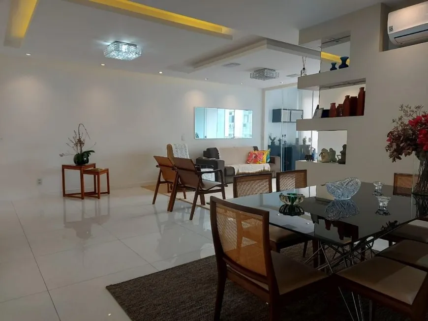 Foto 1 de Apartamento com 3 Quartos à venda, 250m² em Icaraí, Niterói