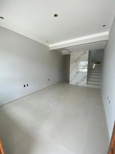 Foto 1 de Sobrado com 3 Quartos à venda, 130m² em Sertao do Maruim, São José