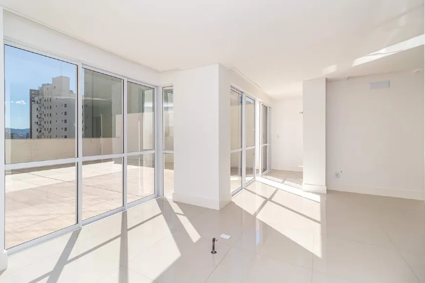 Foto 1 de Apartamento com 3 Quartos à venda, 353m² em Centro, Balneário Camboriú