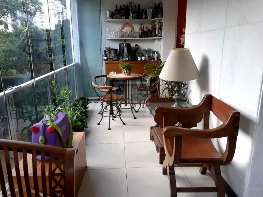 Foto 1 de Apartamento com 4 Quartos à venda, 184m² em Cosme Velho, Rio de Janeiro