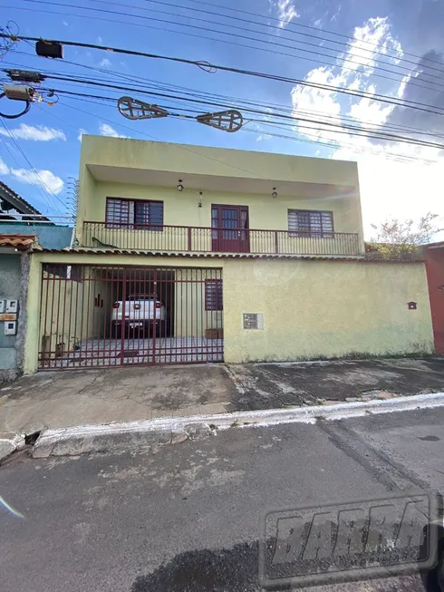 Foto 1 de Sobrado com 3 Quartos à venda, 230m² em Taguatinga Norte, Brasília