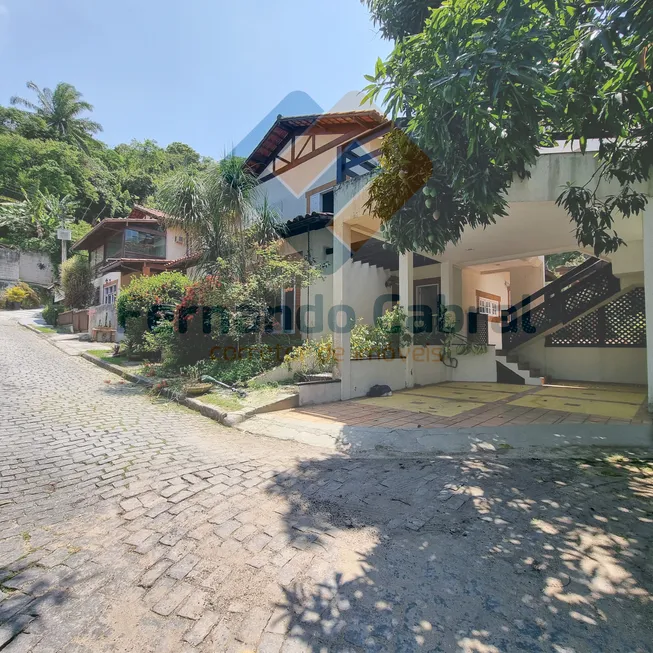 Foto 1 de Casa de Condomínio com 3 Quartos à venda, 210m² em Santa Rosa, Niterói