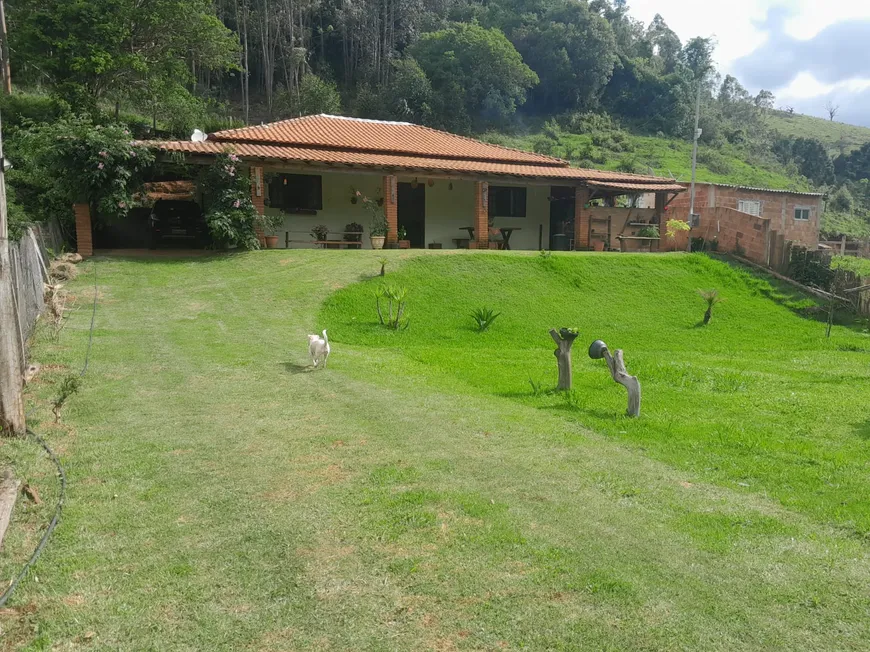 Foto 1 de Fazenda/Sítio com 3 Quartos à venda, 1600m² em Centro, Marmelópolis