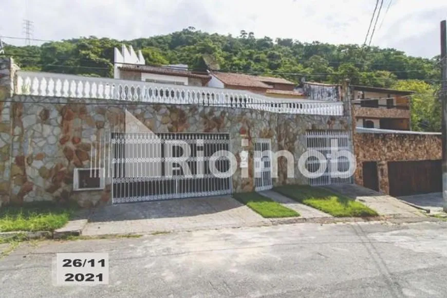 Foto 1 de Casa de Condomínio com 4 Quartos à venda, 675m² em  Vila Valqueire, Rio de Janeiro