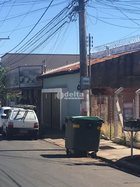 Foto 1 de Lote/Terreno à venda, 250m² em Saraiva, Uberlândia