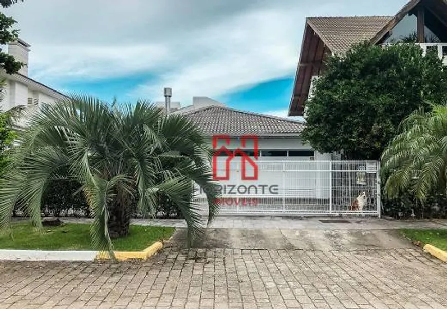 Foto 1 de Casa com 4 Quartos à venda, 303m² em Jurerê Internacional, Florianópolis