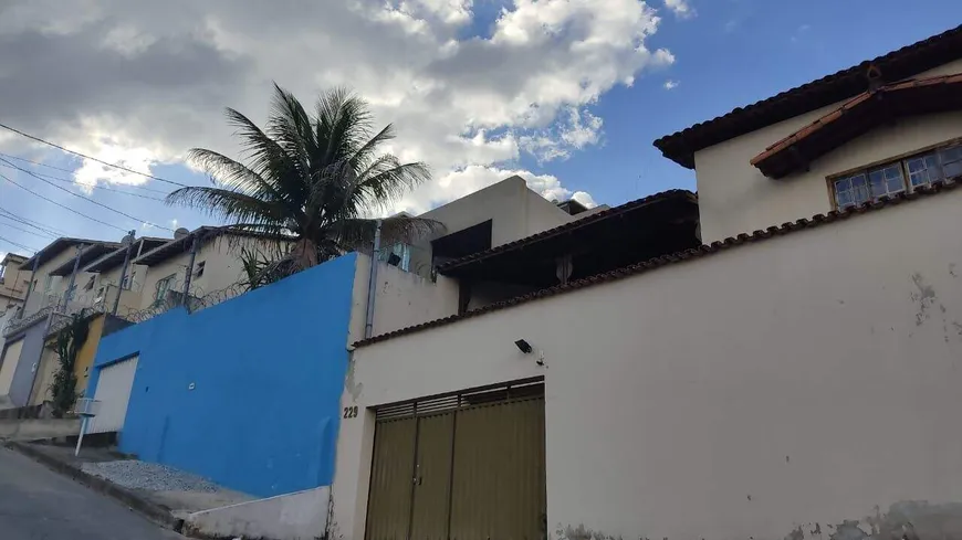 Foto 1 de Casa com 3 Quartos à venda, 290m² em Nossa Senhora da Conceição, Contagem